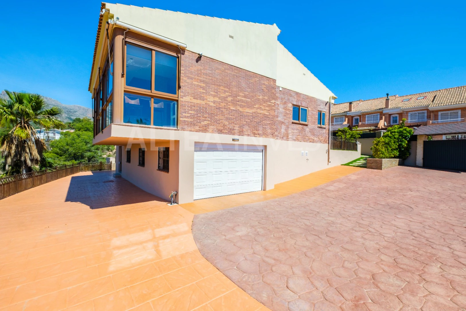 1550 - Contemporary Villa with Views of the Mediterranean Sea in La Nucía