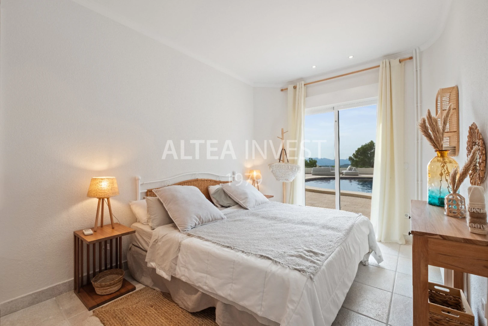 1464 - Ibiza-style villa with panoramic views of Altea Bay and the sea