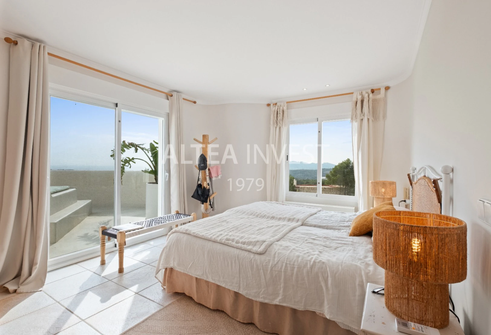 1464 - Ibiza-style villa with panoramic views of Altea Bay and the sea