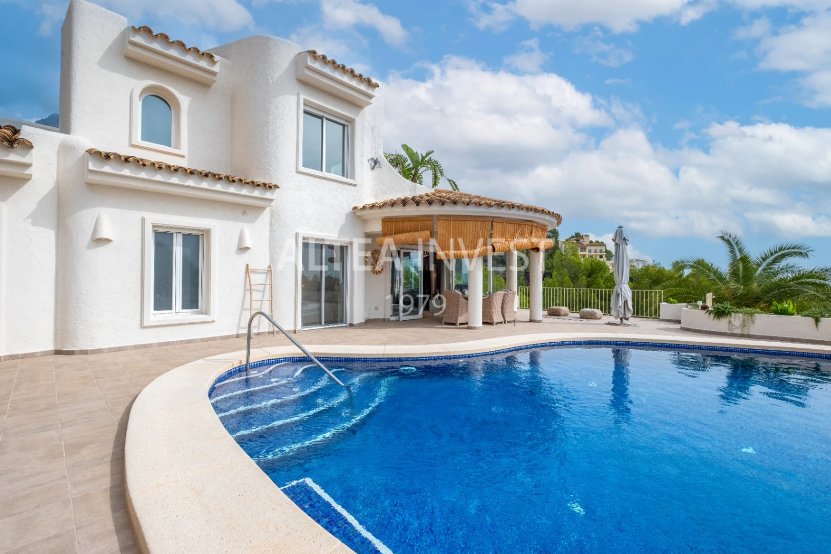 1464 - Ibiza-style villa with panoramic views of Altea Bay and the sea