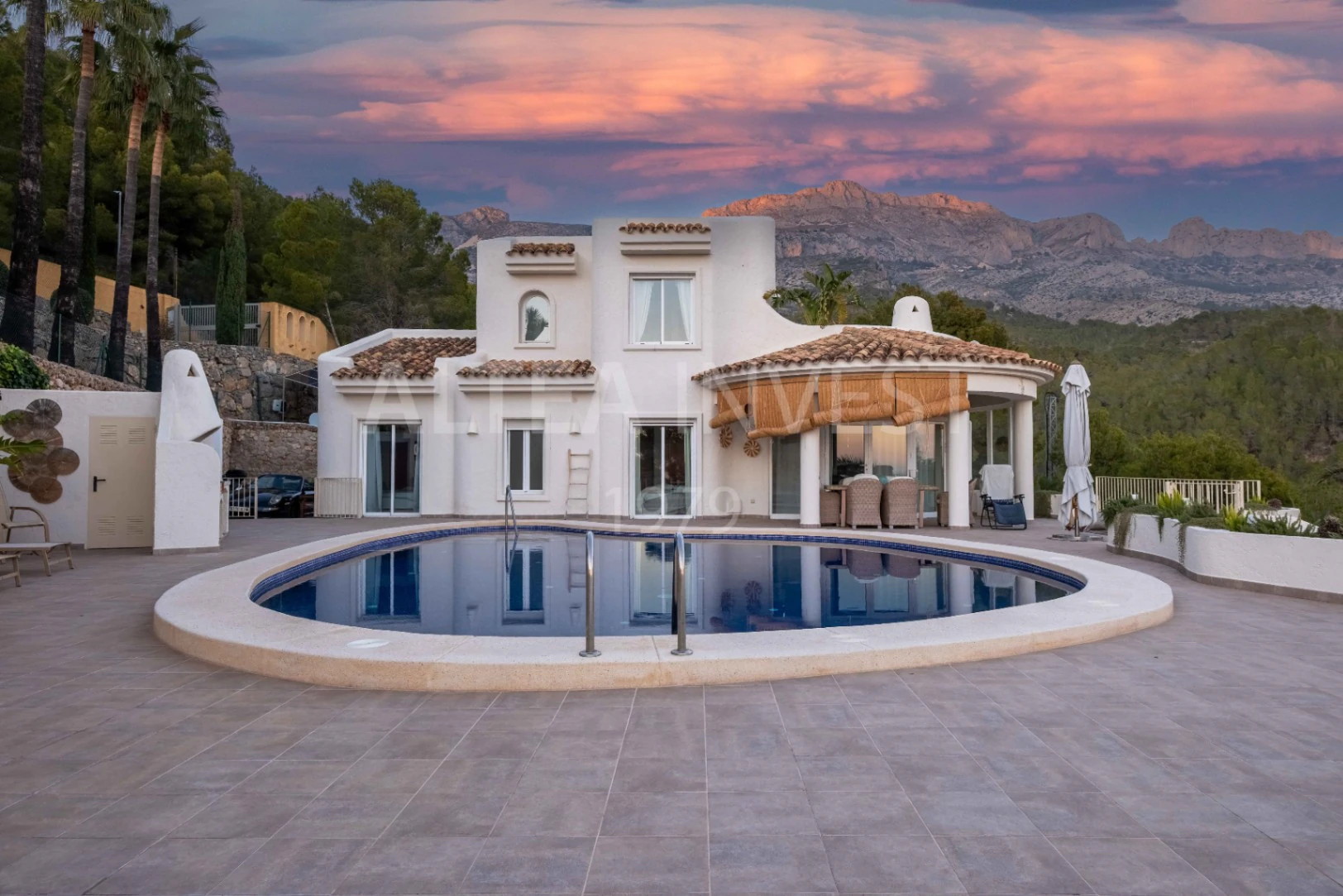 1464 - Ibiza-style villa with panoramic views of Altea Bay and the sea