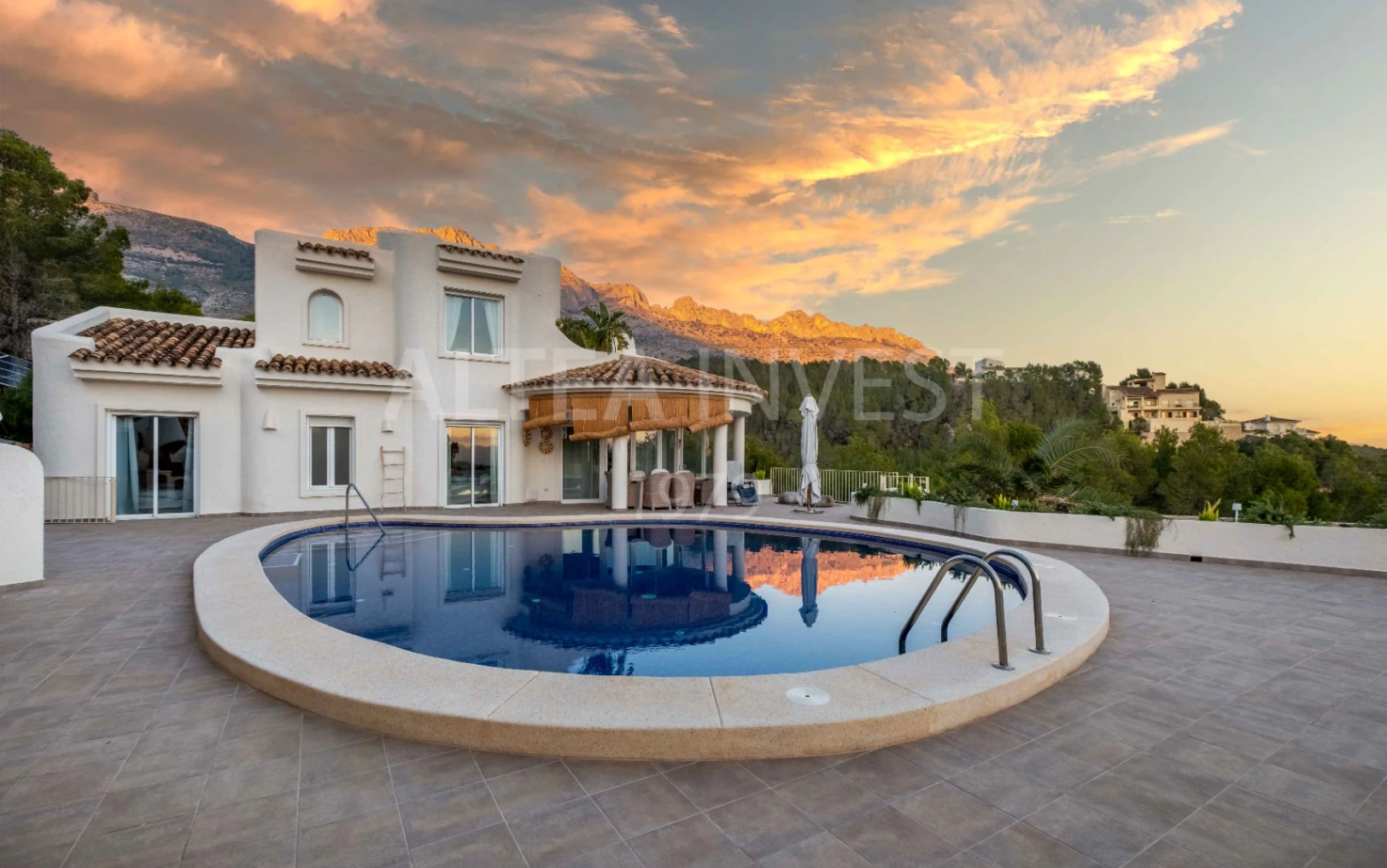 1464 - Ibiza-style villa with panoramic views of Altea Bay and the sea