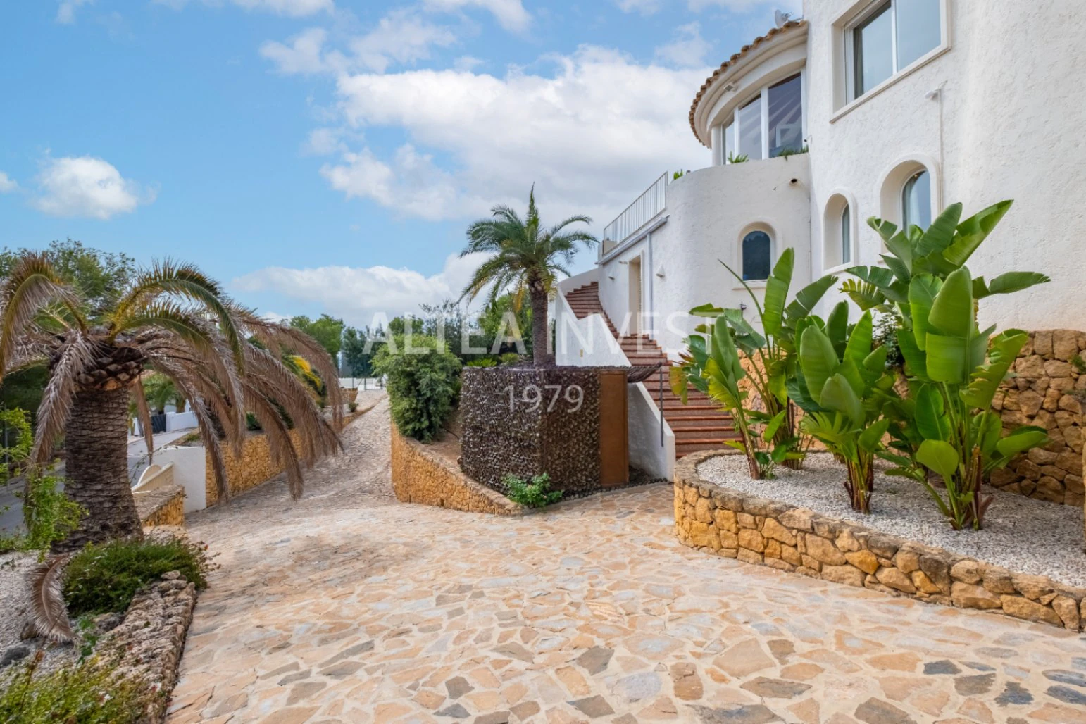 1464 - Ibiza-style villa with panoramic views of Altea Bay and the sea