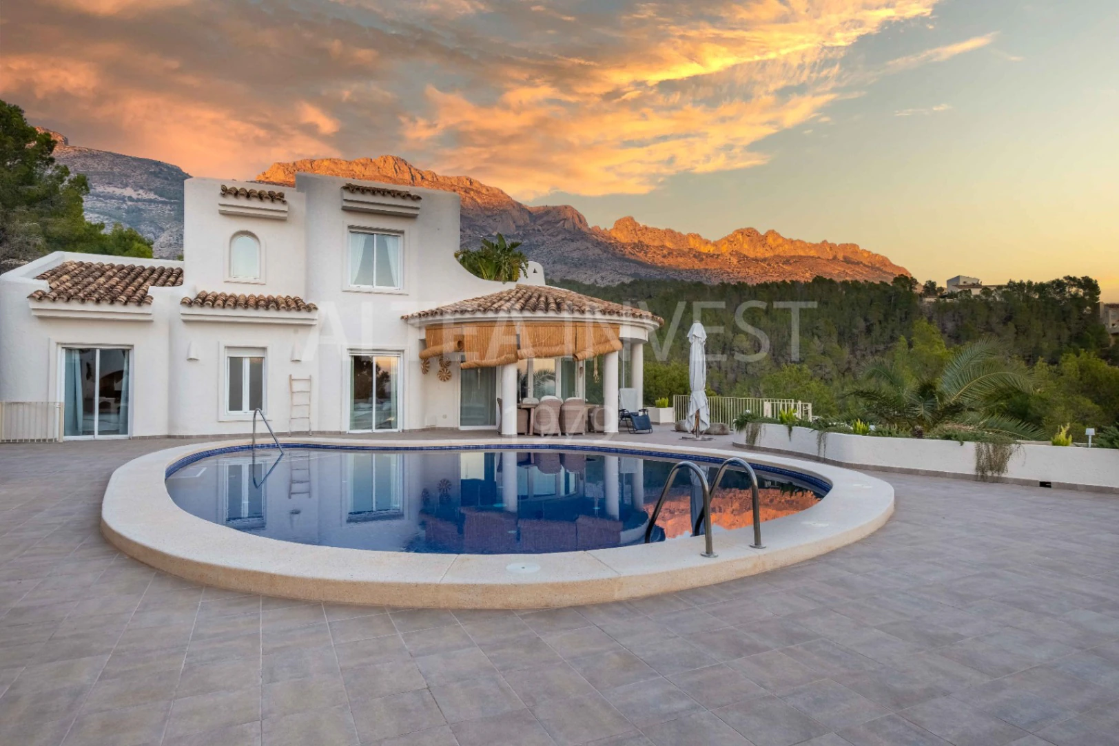1464 - Ibiza-style villa with panoramic views of Altea Bay and the sea