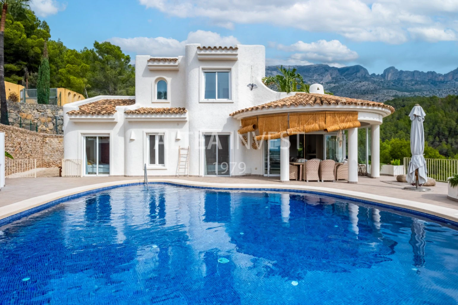 1464 - Ibiza-style villa with panoramic views of Altea Bay and the sea