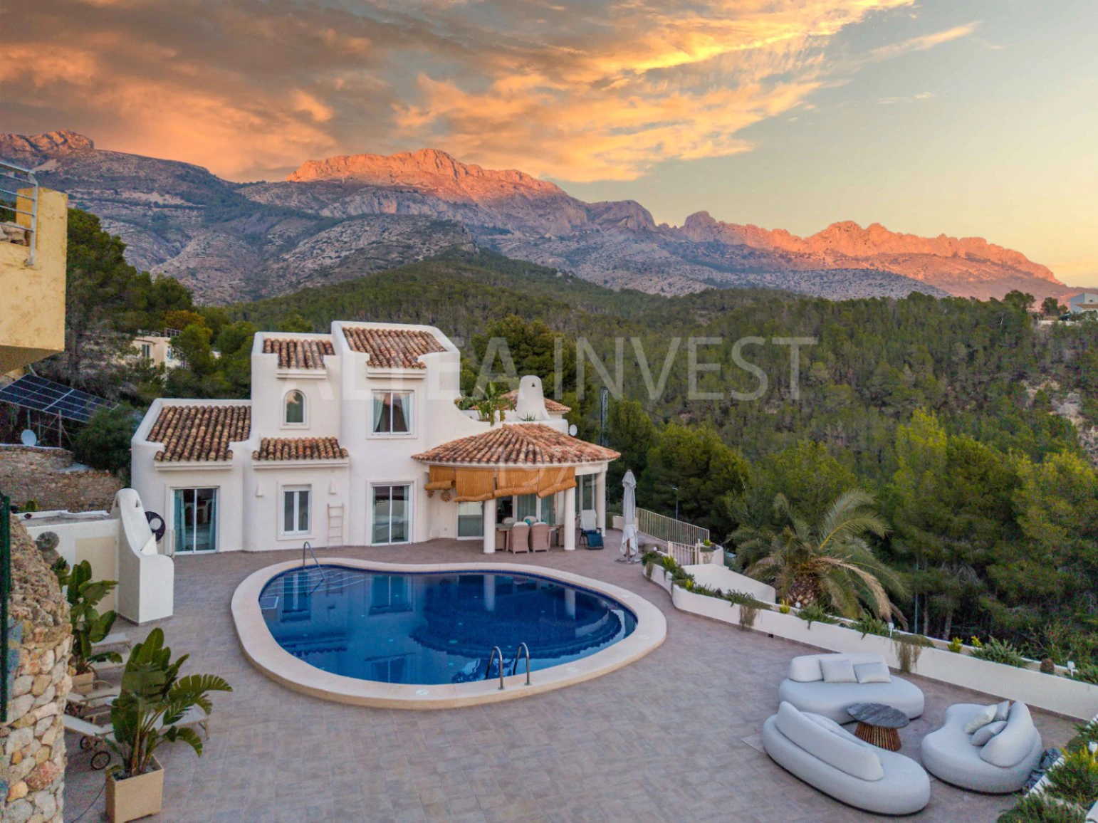 1464 - Ibiza-style villa with panoramic views of Altea Bay and the sea