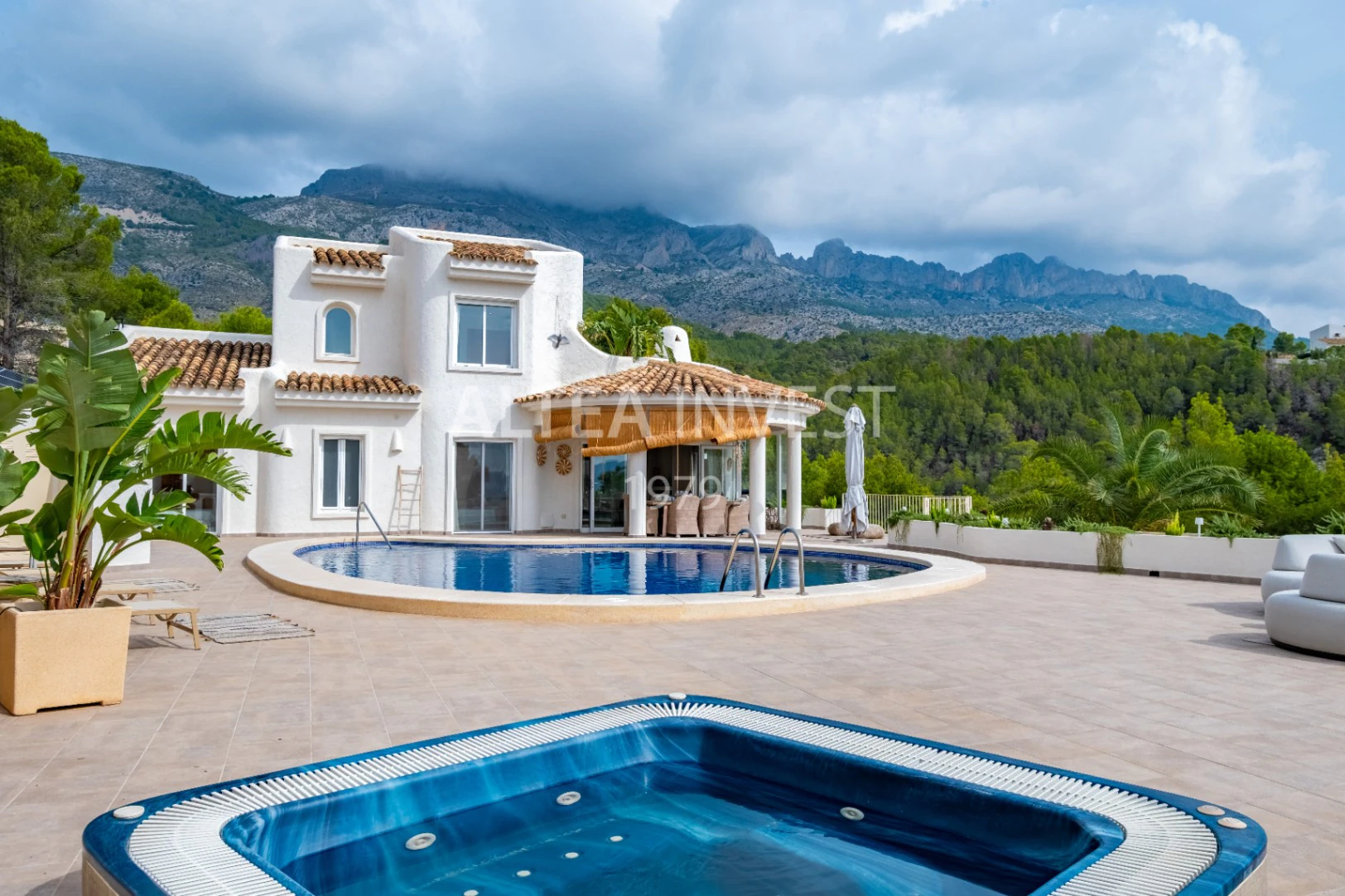 1464 - Ibiza-style villa with panoramic views of Altea Bay and the sea