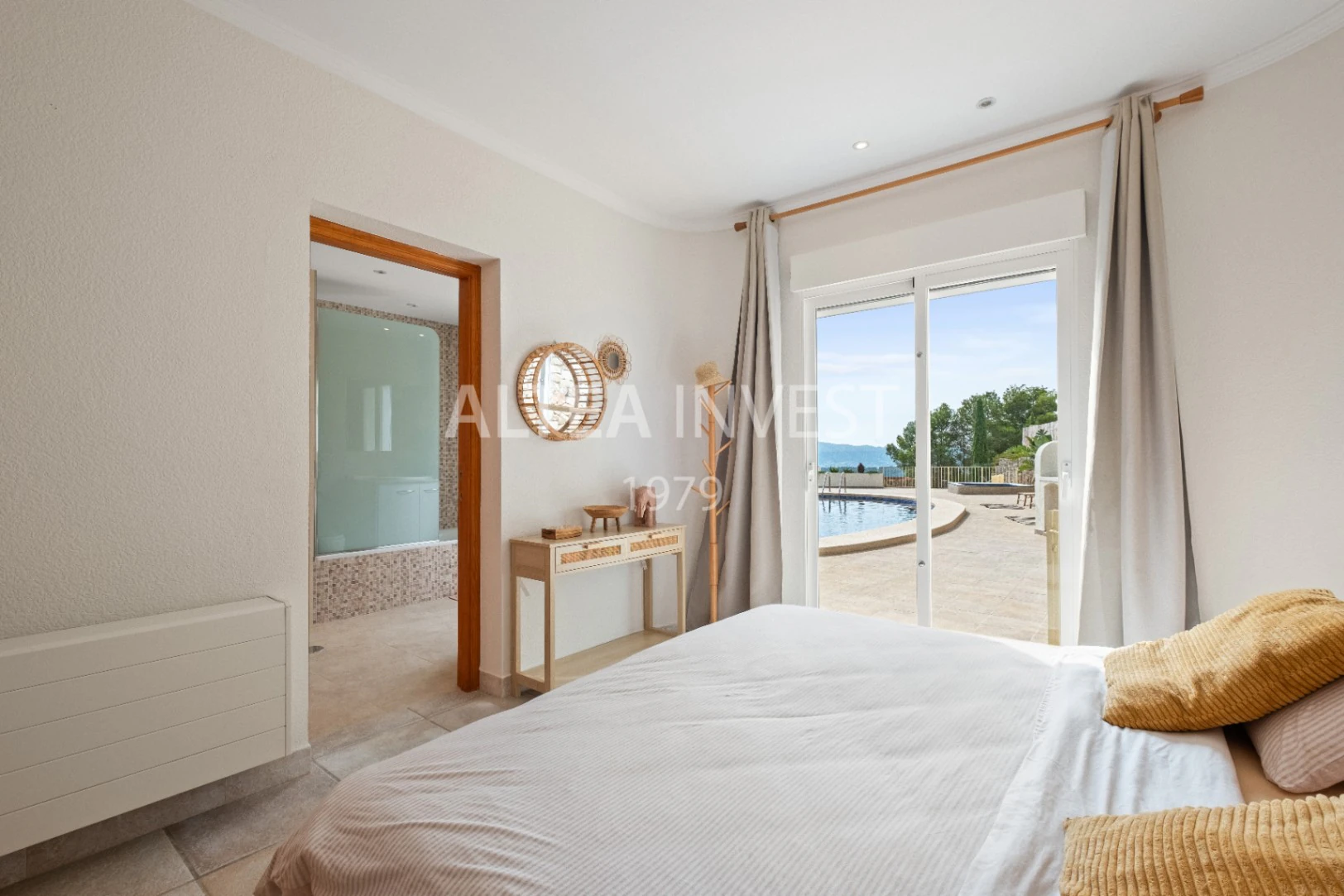 1464 - Ibiza-style villa with panoramic views of Altea Bay and the sea