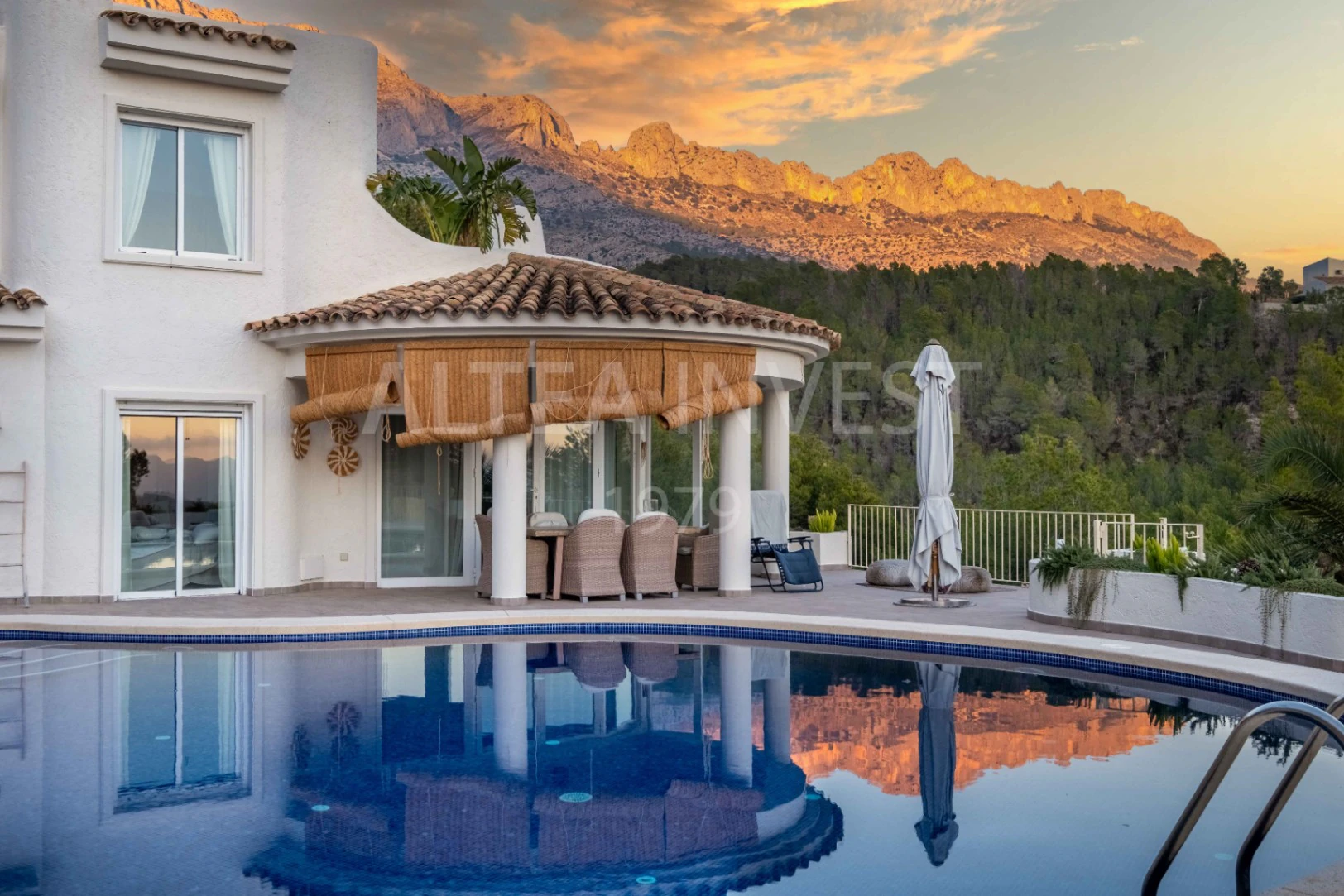 1464 - Ibiza-style villa with panoramic views of Altea Bay and the sea