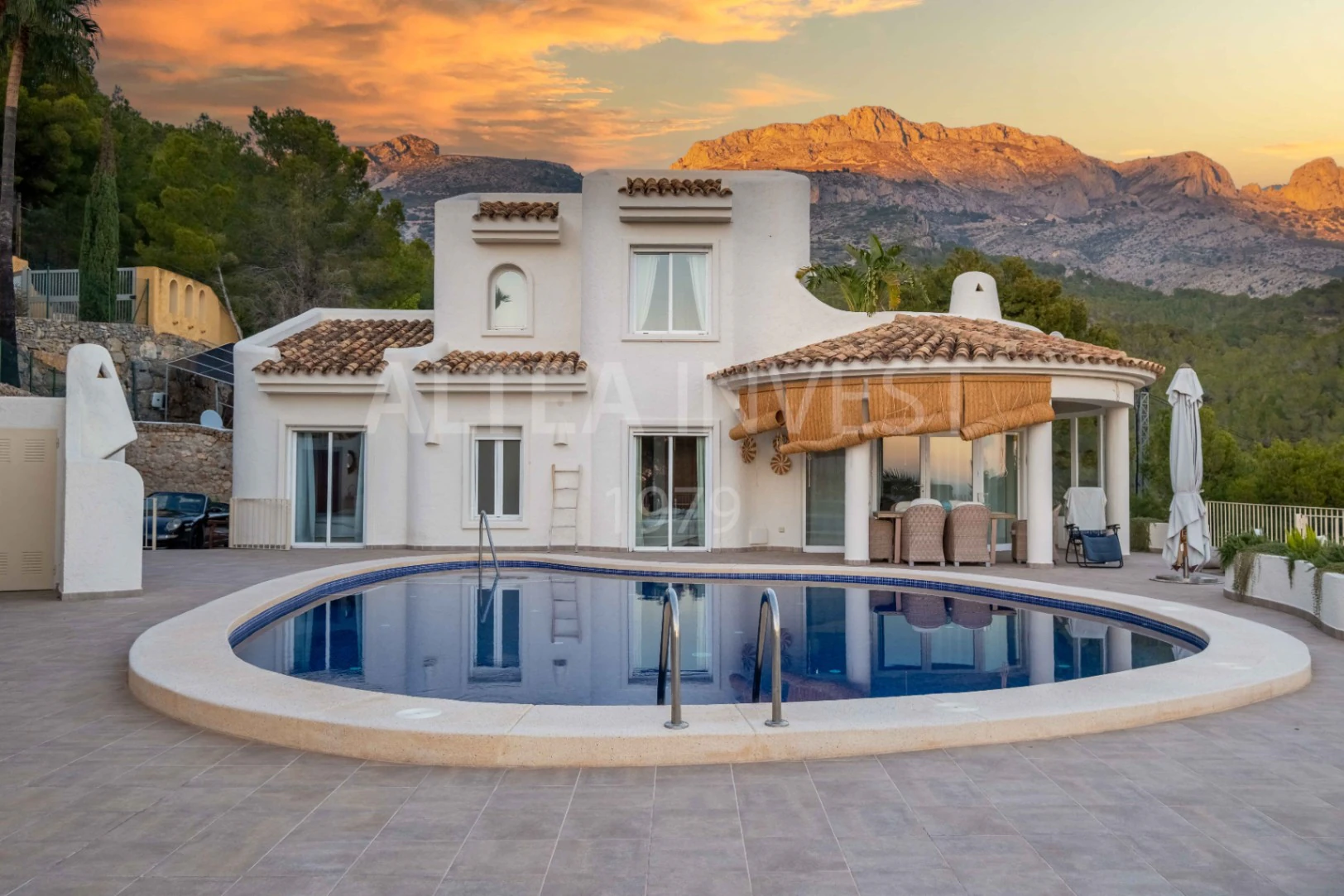 1464 - Ibiza-style villa with panoramic views of Altea Bay and the sea