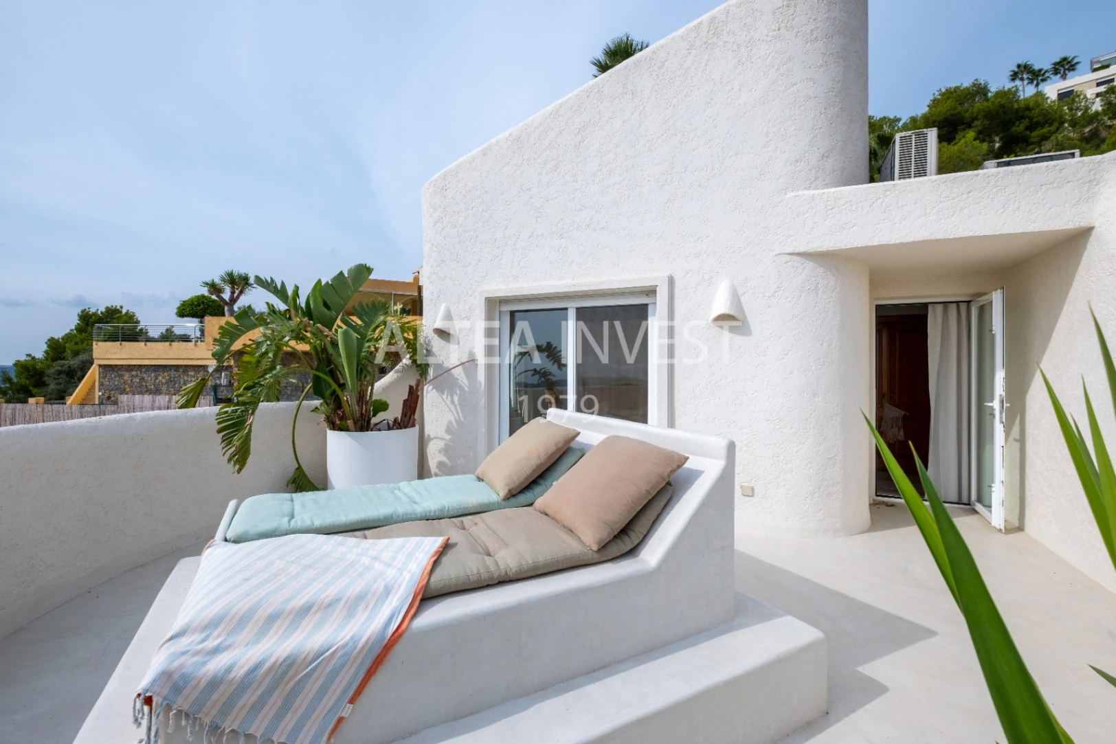 1464 - Ibiza-style villa with panoramic views of Altea Bay and the sea