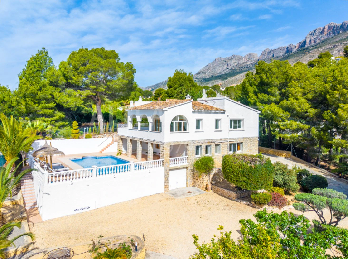 1534 - Mediterranean retreat with an Ibizan feel and panoramic views in Altea