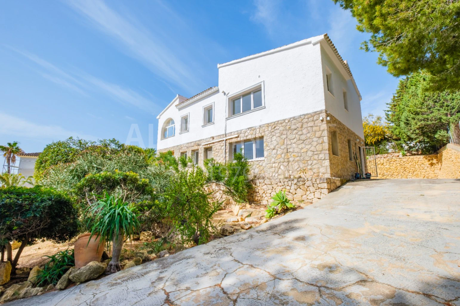 1534 - Mediterranean retreat with an Ibizan feel and panoramic views in Altea
