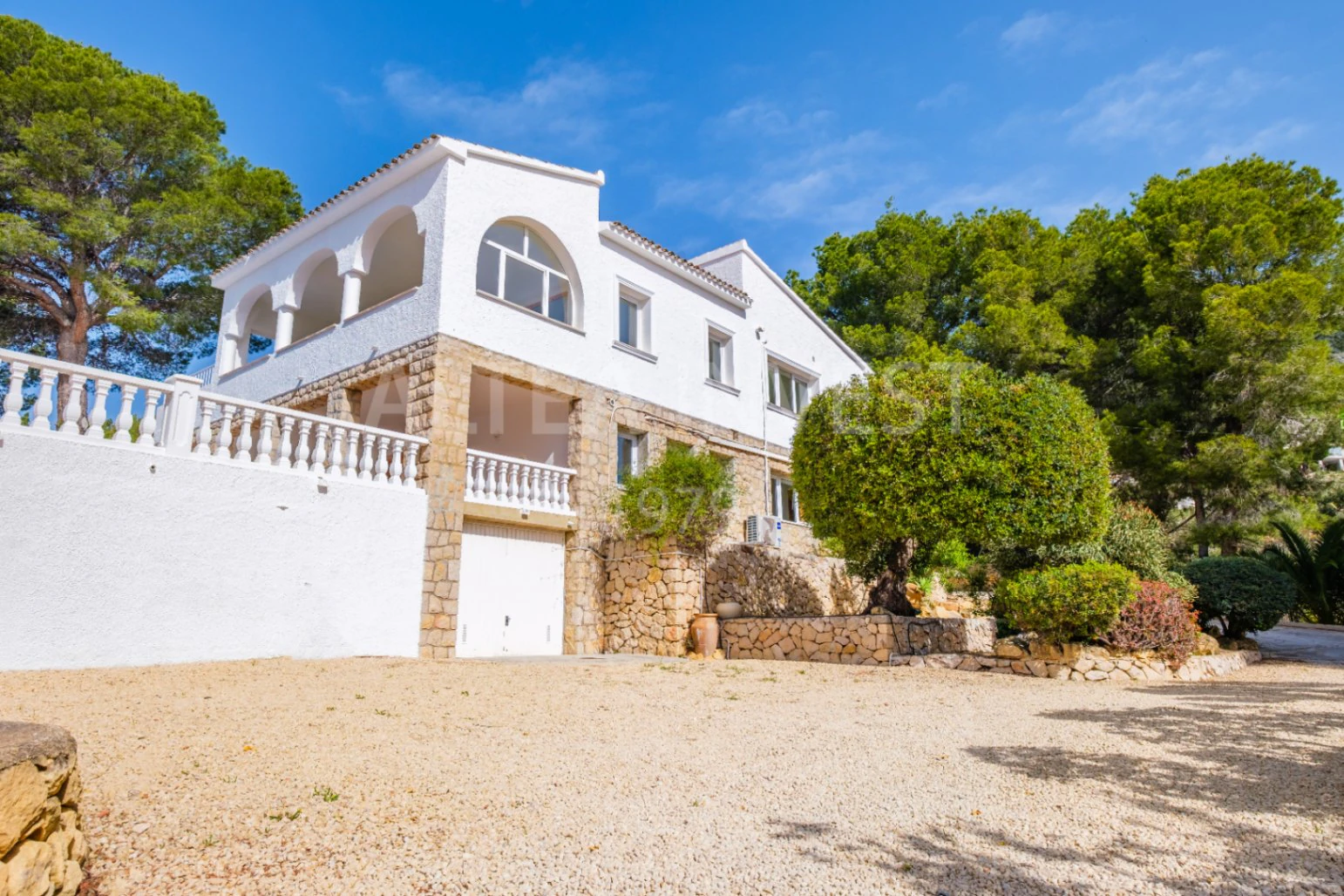 1534 - Mediterranean retreat with an Ibizan feel and panoramic views in Altea