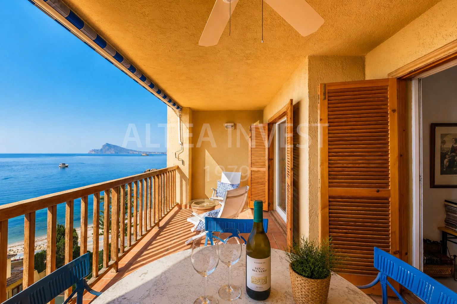 1552 - Beachfront Apartment with Panoramic Sea Views in Mascarat, Campomanes Marina