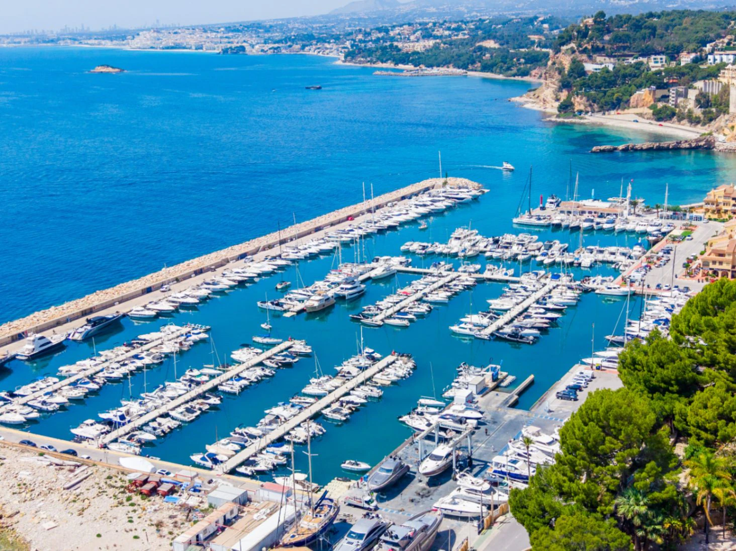 1552 - Beachfront Apartment with Panoramic Sea Views in Mascarat, Campomanes Marina