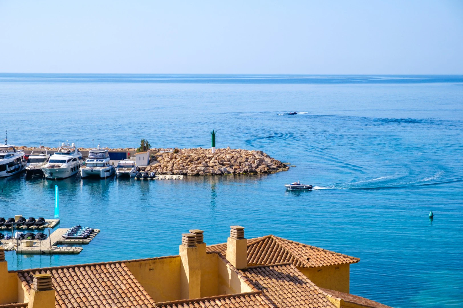 1552 - Beachfront Apartment with Panoramic Sea Views in Mascarat, Campomanes Marina