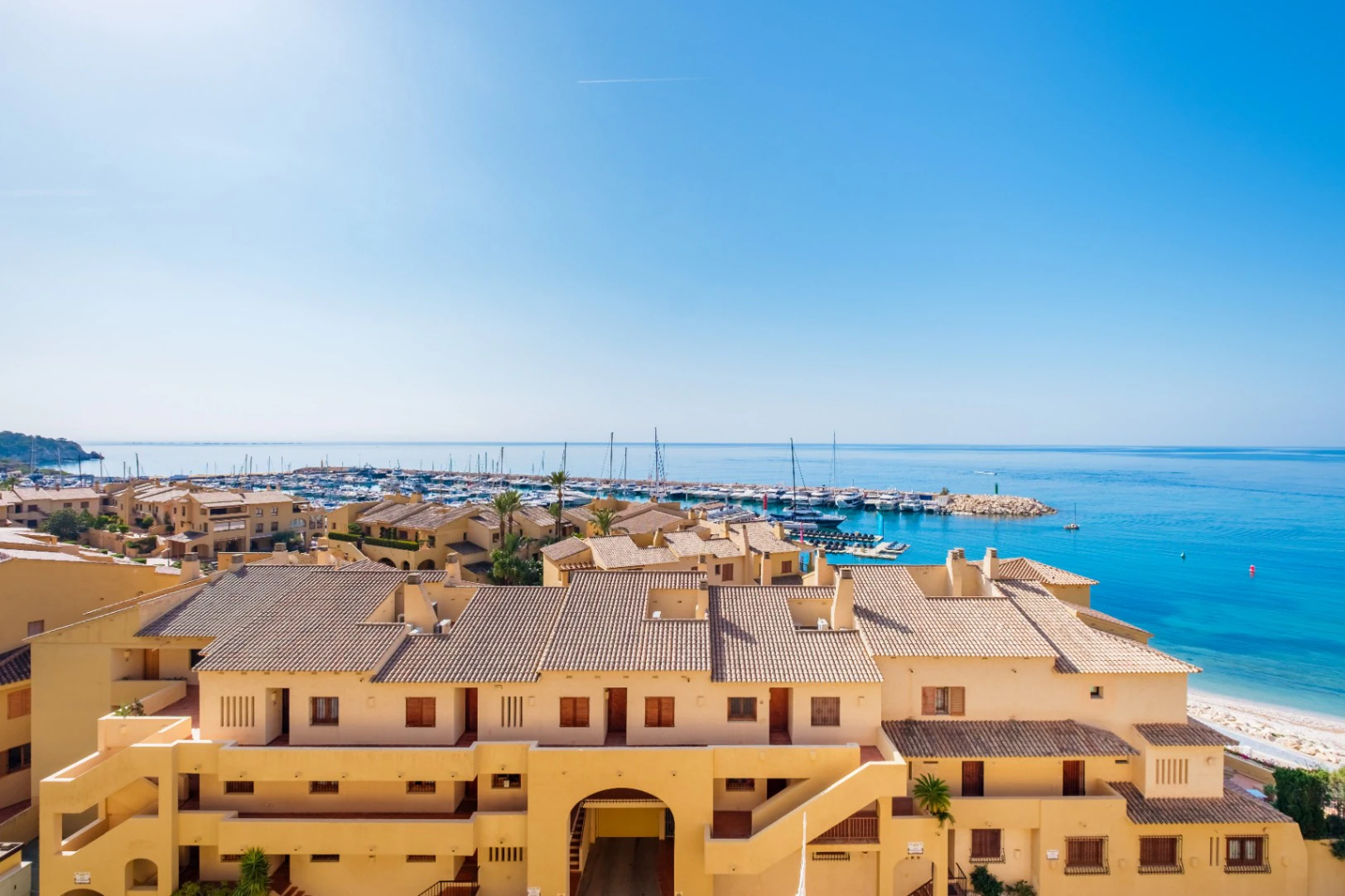 1552 - Beachfront Apartment with Panoramic Sea Views in Mascarat, Campomanes Marina