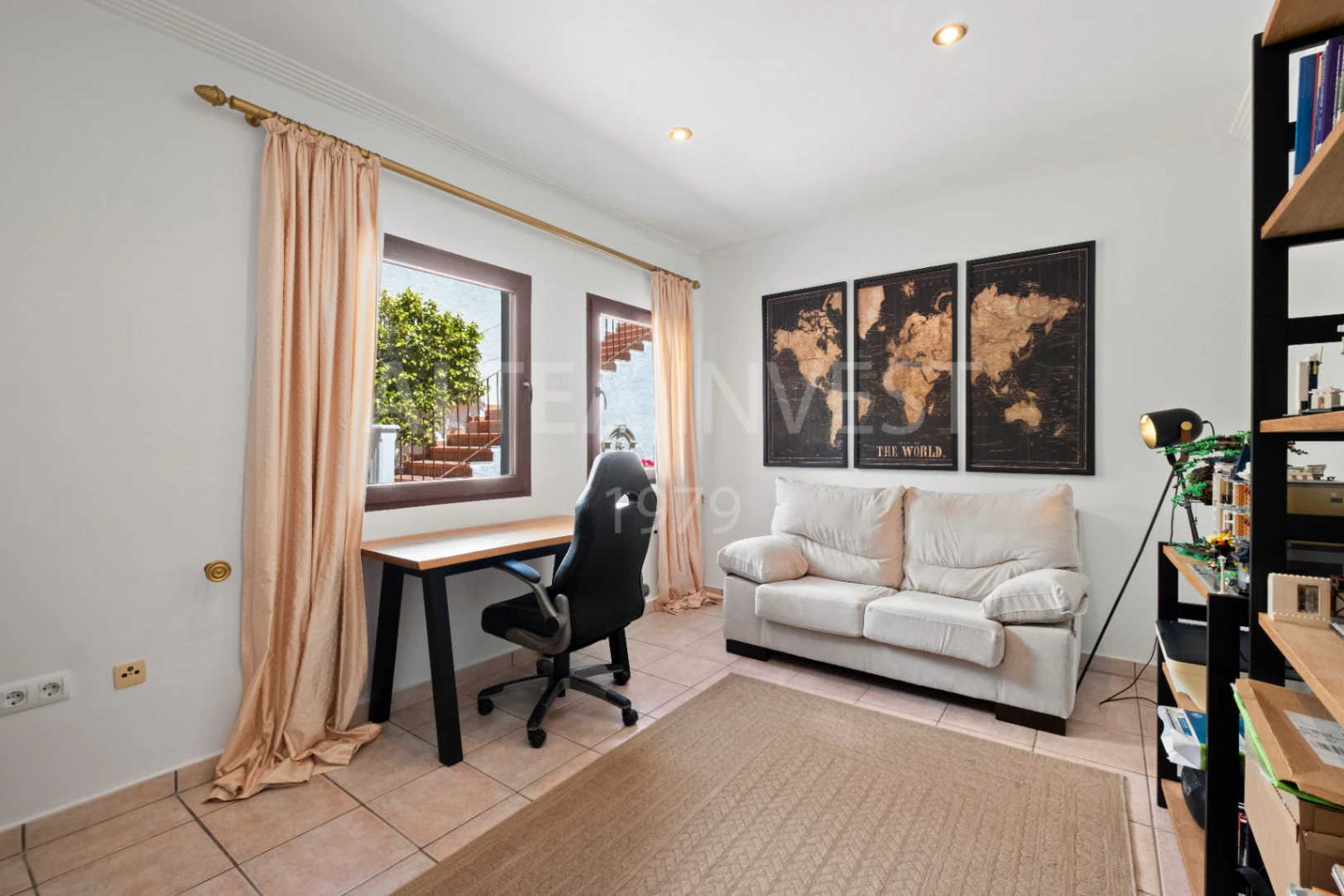 1189 - Elegant and spacious villa with open views over the Bay of Altea.