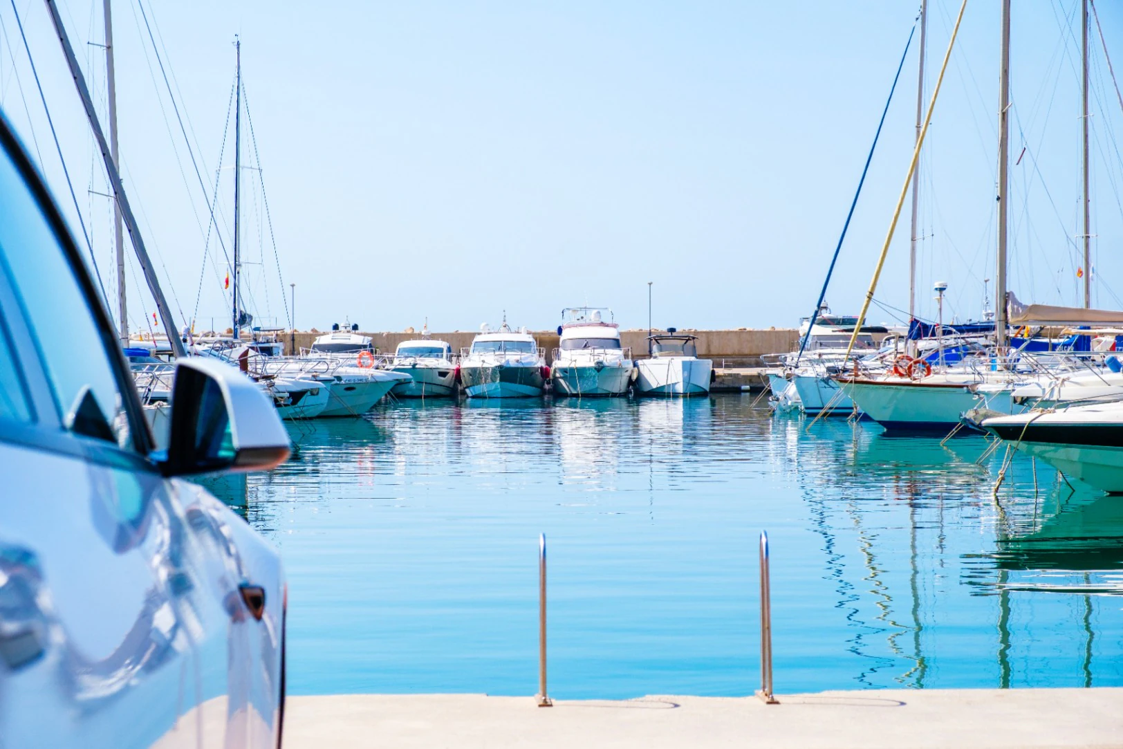 1552 - Beachfront Apartment with Panoramic Sea Views in Mascarat, Campomanes Marina