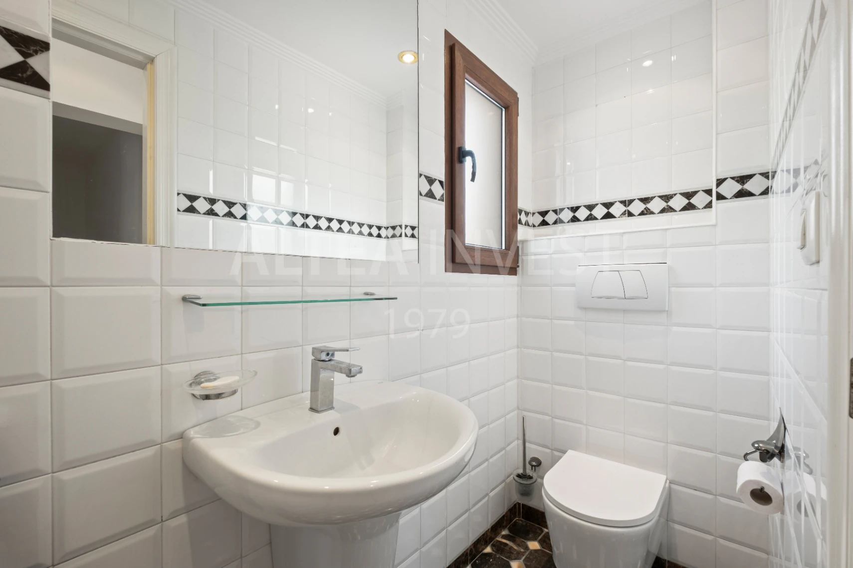 1189 - Elegant and spacious villa with open views over the Bay of Altea.
