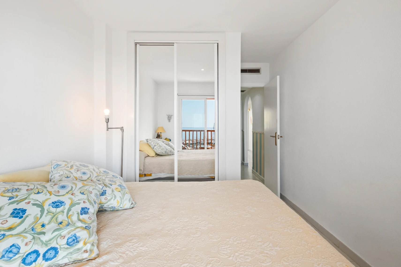 1552 - Beachfront Apartment with Panoramic Sea Views in Mascarat, Campomanes Marina