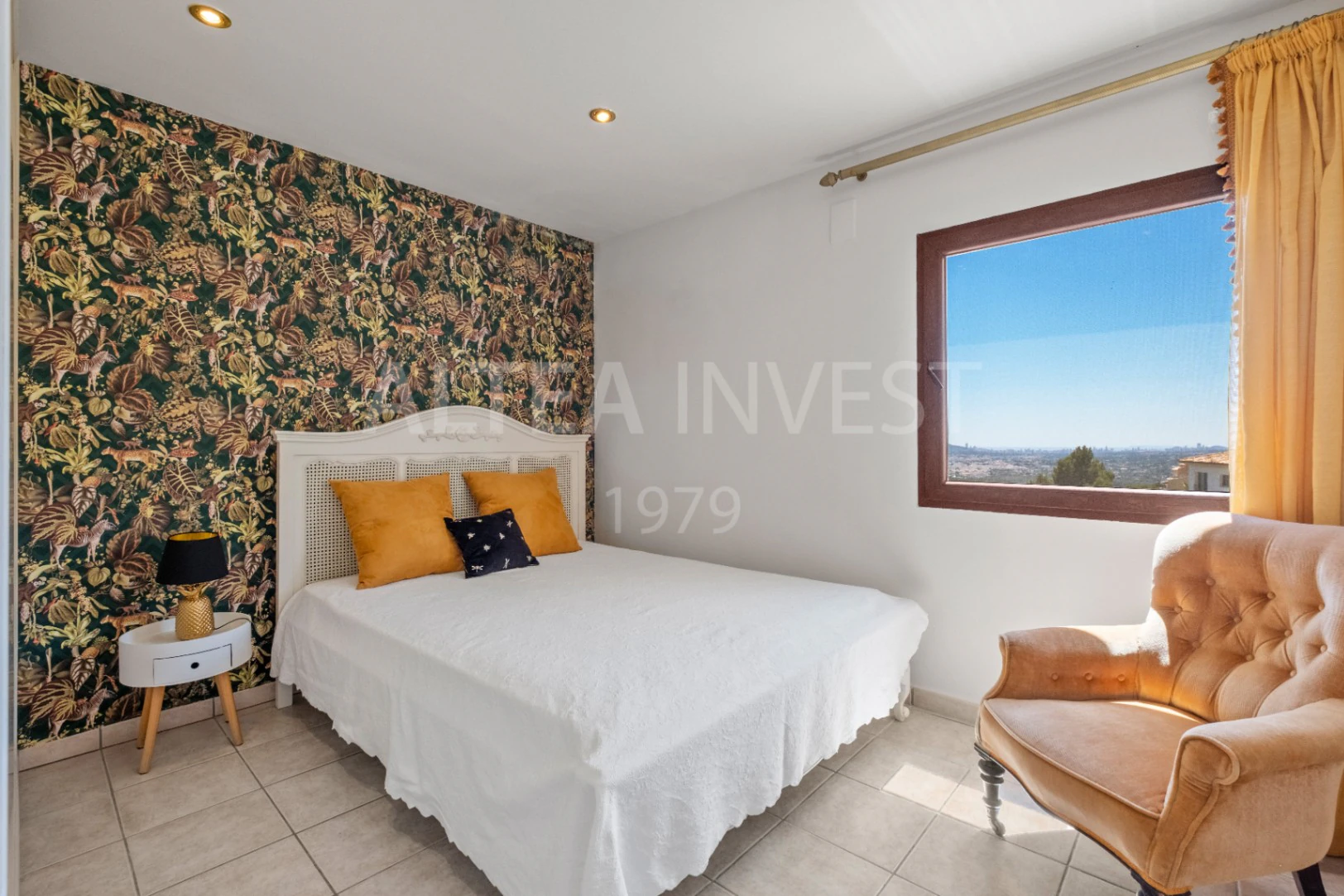 1189 - Elegant and spacious villa with open views over the Bay of Altea.