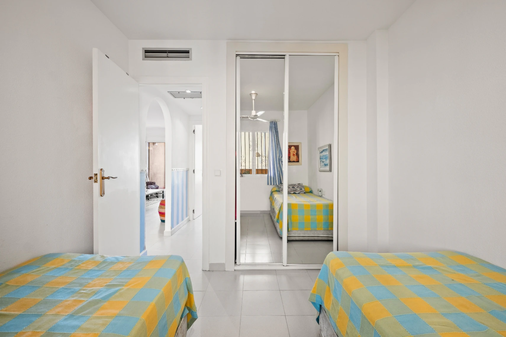 1552 - Beachfront Apartment with Panoramic Sea Views in Mascarat, Campomanes Marina