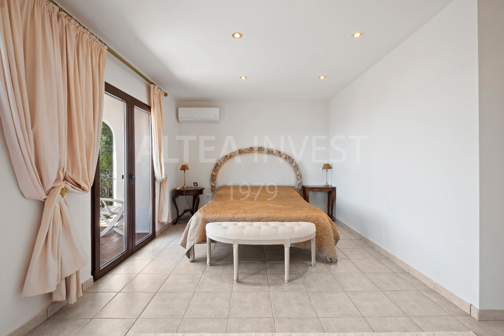 1189 - Elegante und geräumige Villa mit Blick auf die Bucht von Altea.