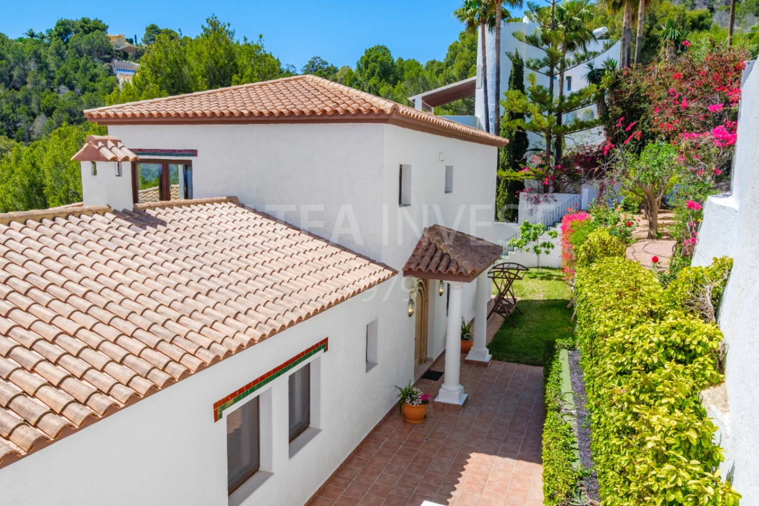 1189 - Elegante und geräumige Villa mit Blick auf die Bucht von Altea.