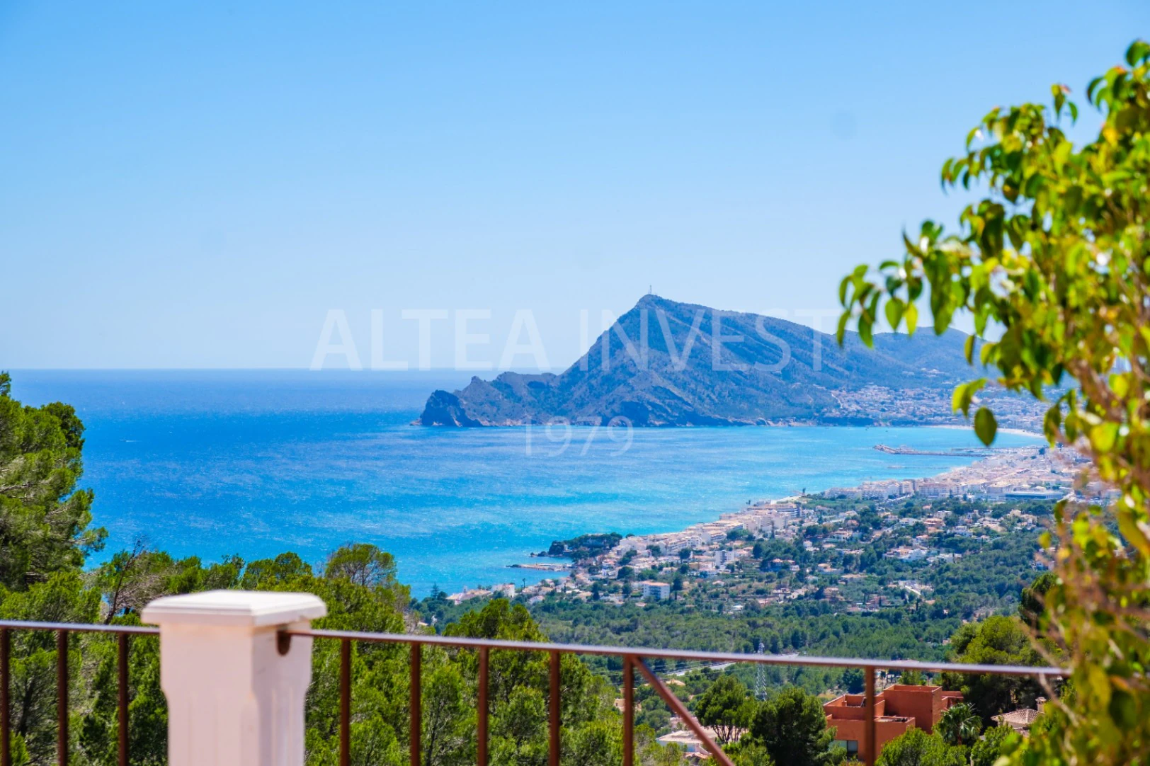 1189 - Elegante und geräumige Villa mit Blick auf die Bucht von Altea.