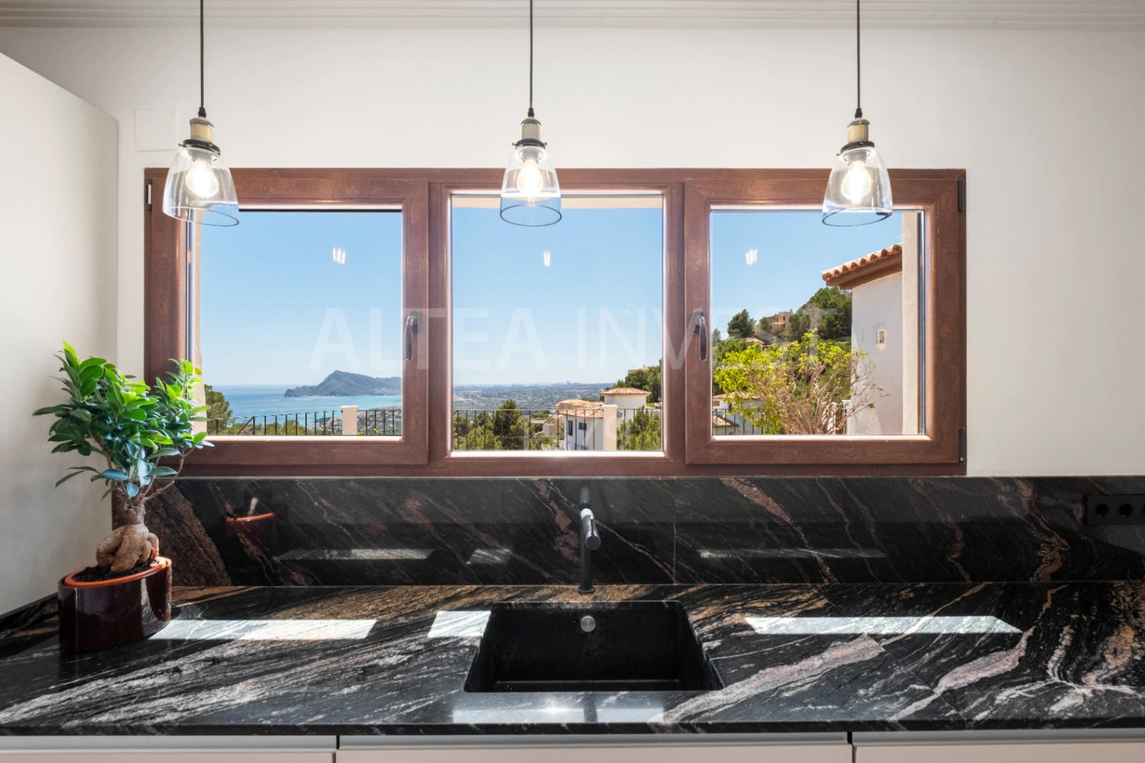 1189 - Elegante und geräumige Villa mit Blick auf die Bucht von Altea.