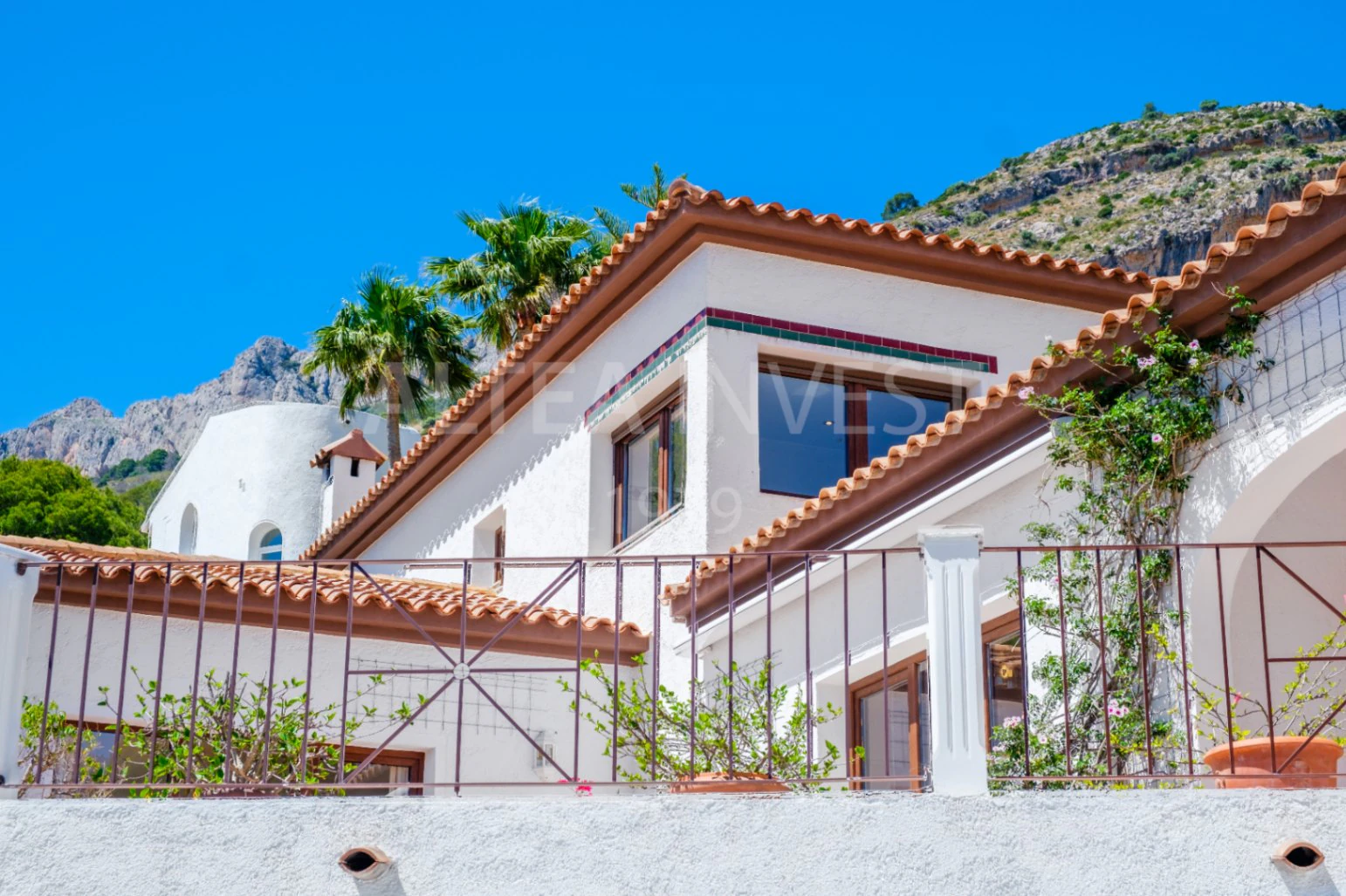 1189 - Elegante und geräumige Villa mit Blick auf die Bucht von Altea.