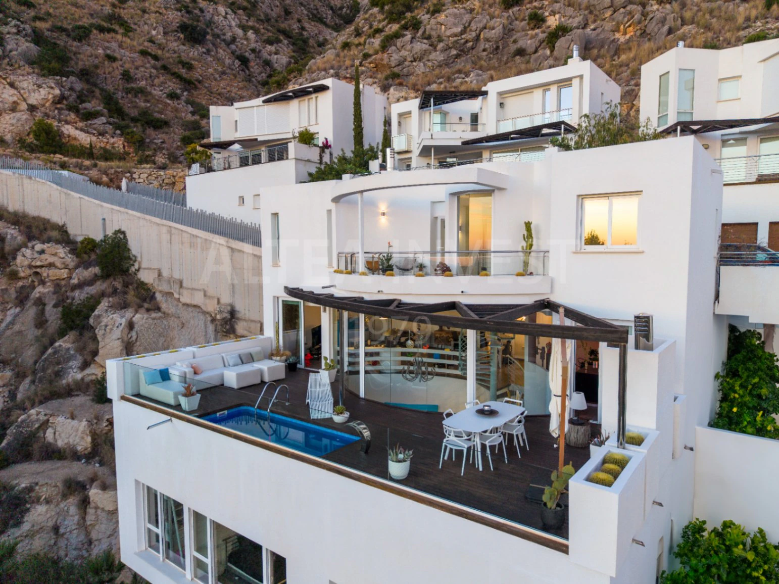 1509 - Nowoczesna willa z panoramicznymi widokami na Sierra de Altea