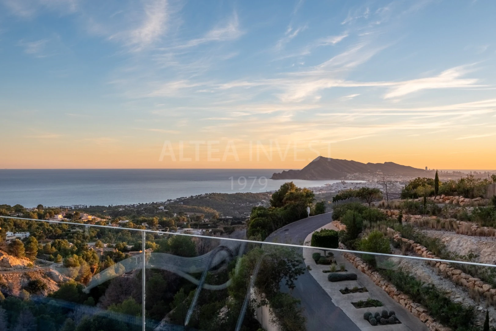 1509 - Nowoczesna willa z panoramicznymi widokami na Sierra de Altea