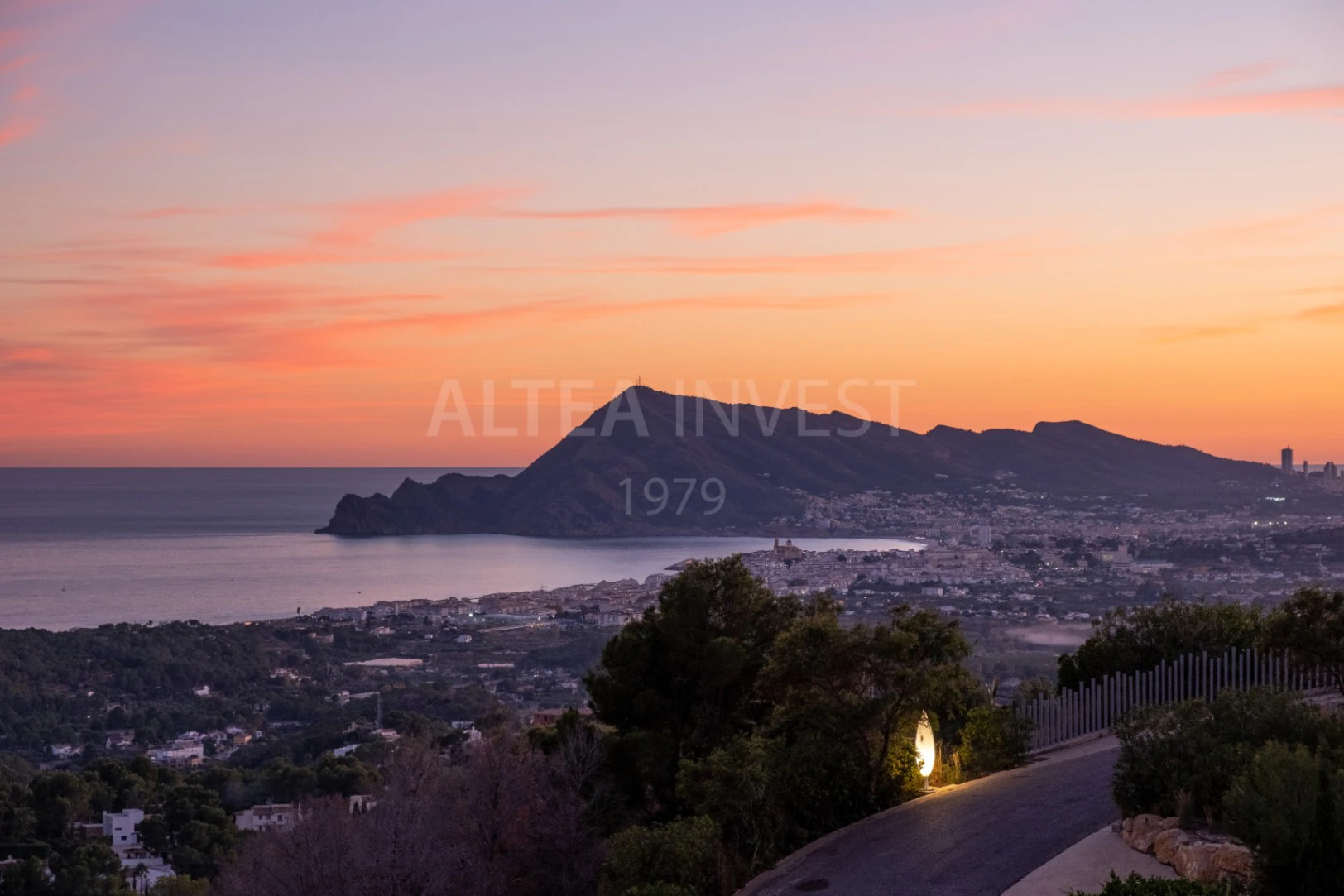 1509 - Nowoczesna willa z panoramicznymi widokami na Sierra de Altea