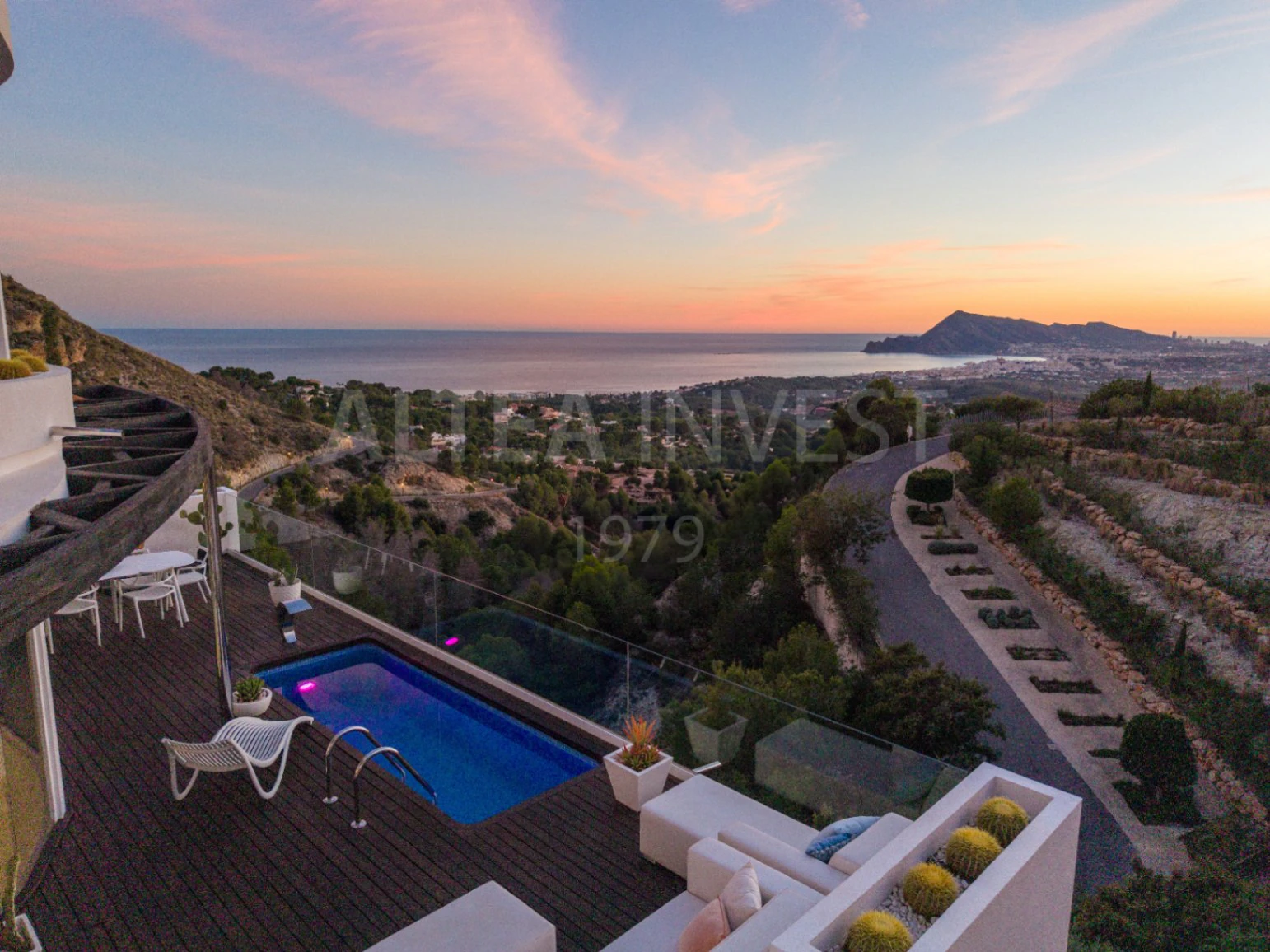 1509 - Nowoczesna willa z panoramicznymi widokami na Sierra de Altea