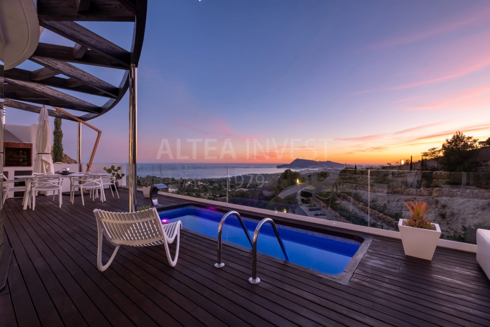 1509 - Nowoczesna willa z panoramicznymi widokami na Sierra de Altea