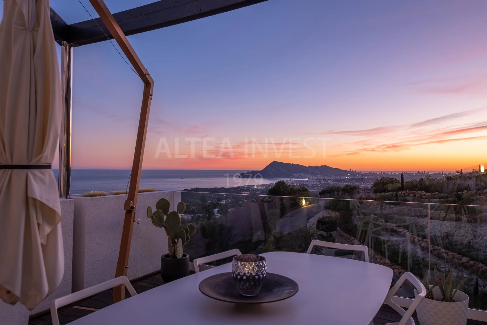 1509 - Nowoczesna willa z panoramicznymi widokami na Sierra de Altea