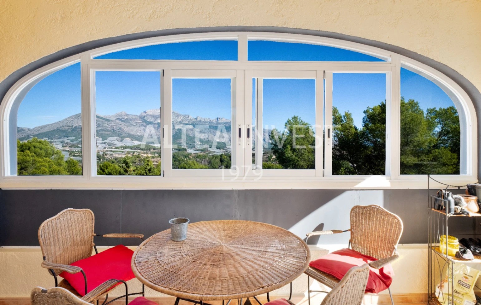 1430 - Vue sur la mer et environnement naturel – Une villa pour vivre et se détendre