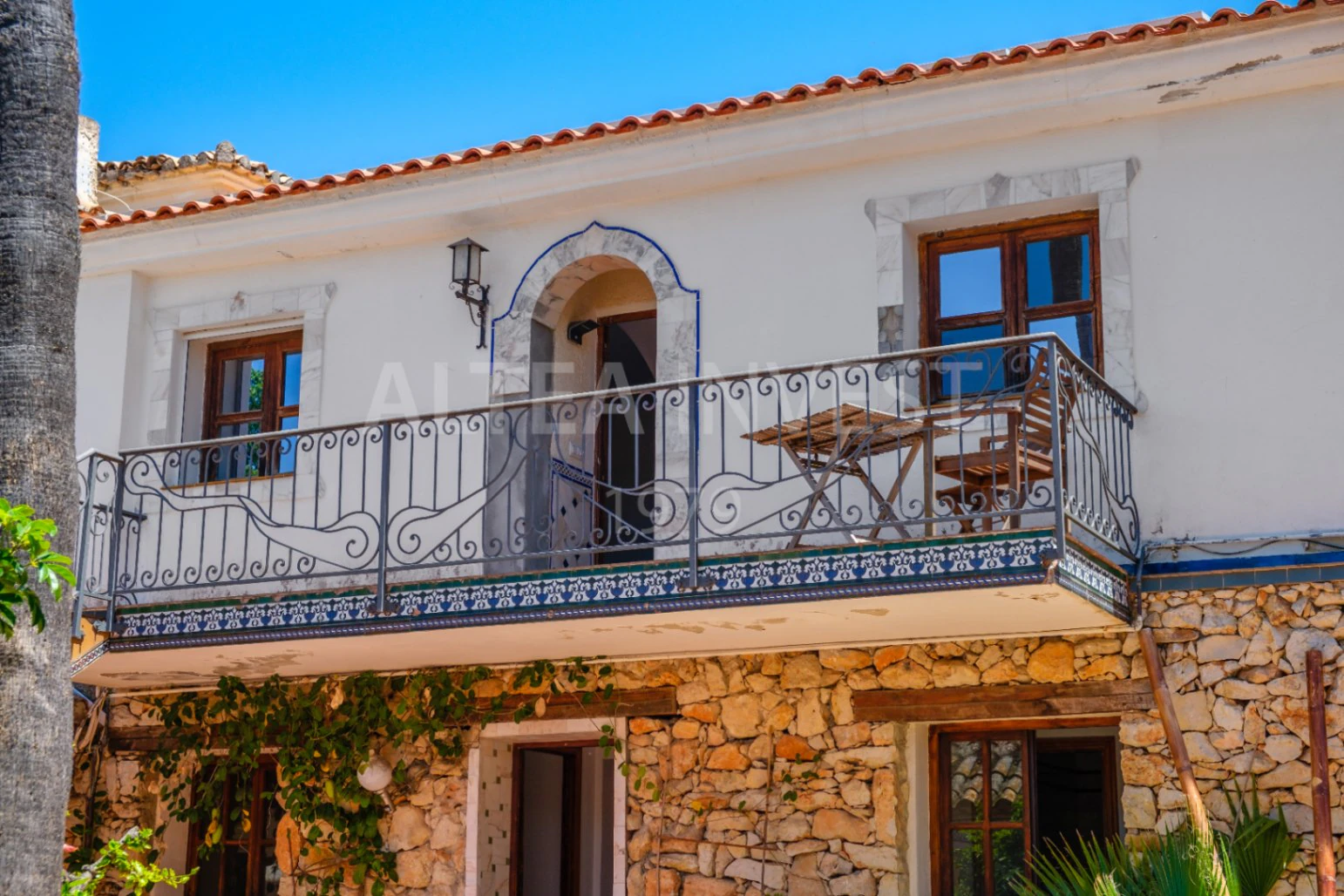 A Historic Gem with a Soul of Its Own – A Unique Investment in La Xara, Dénia