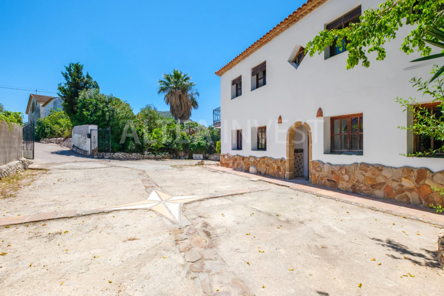 A Historic Gem with a Soul of Its Own – A Unique Investment in La Xara, Dénia