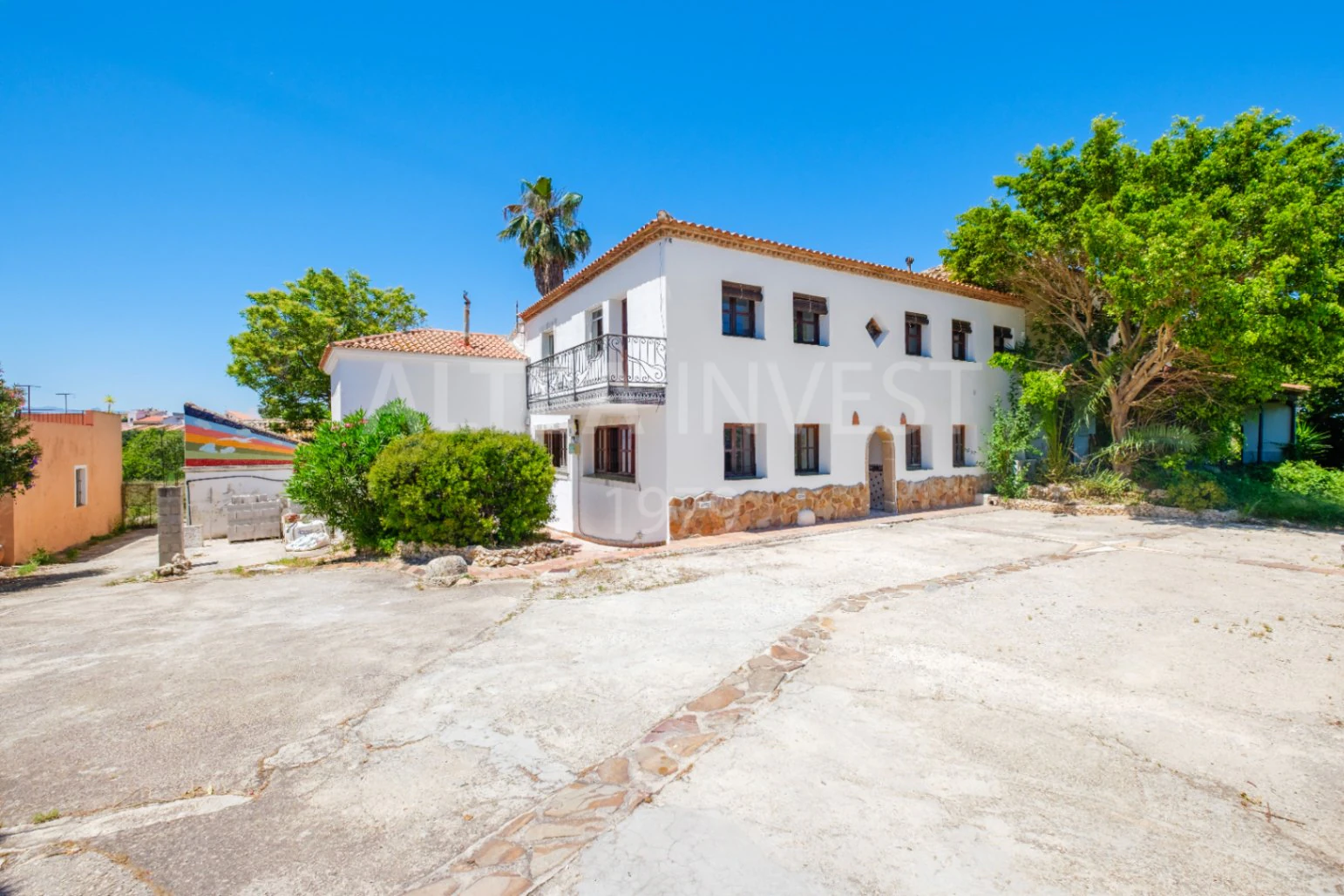 A Historic Gem with a Soul of Its Own – A Unique Investment in La Xara, Dénia