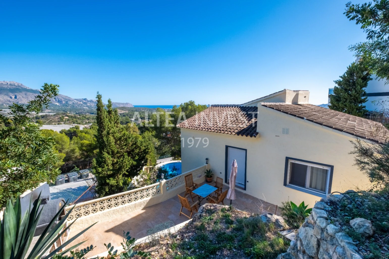 1430 - Vue sur la mer et environnement naturel – Une villa pour vivre et se détendre
