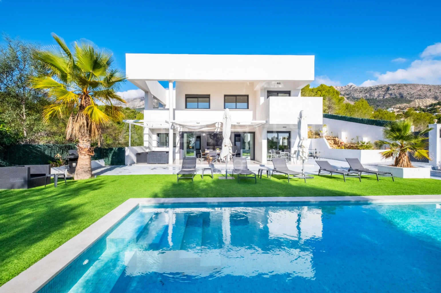 1504 - Elegante Villa Mediterránea con Vistas al Mar en La Galera de las Palmeras