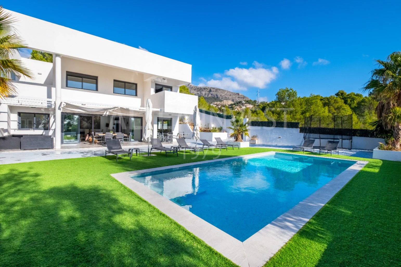 1504 - Elegante Villa Mediterránea con Vistas al Mar en La Galera de las Palmeras