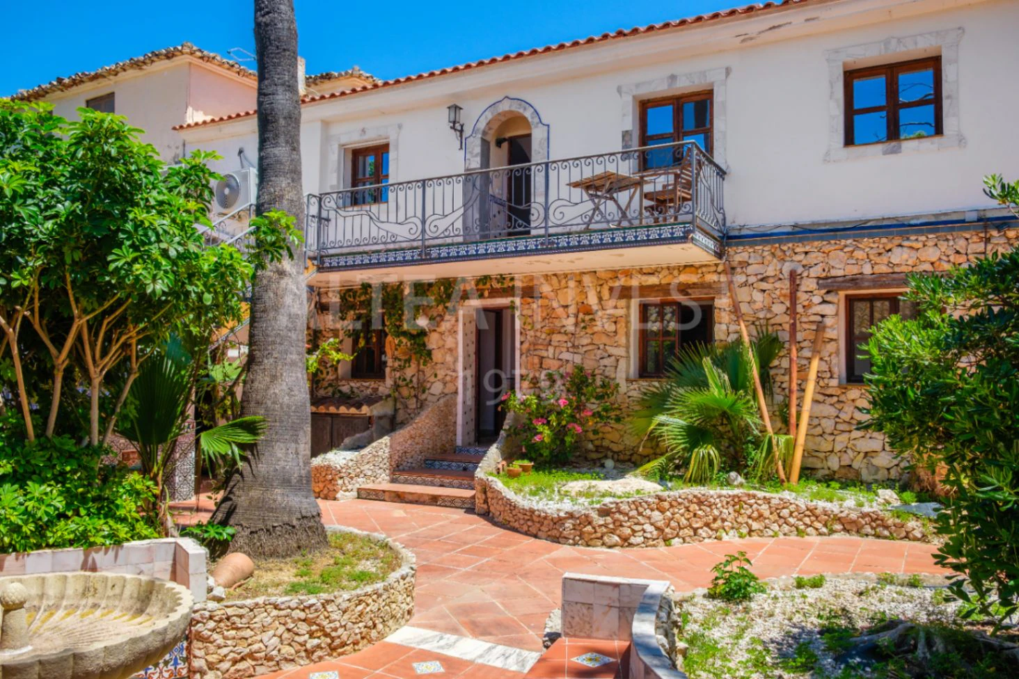 A Historic Gem with a Soul of Its Own – A Unique Investment in La Xara, Dénia