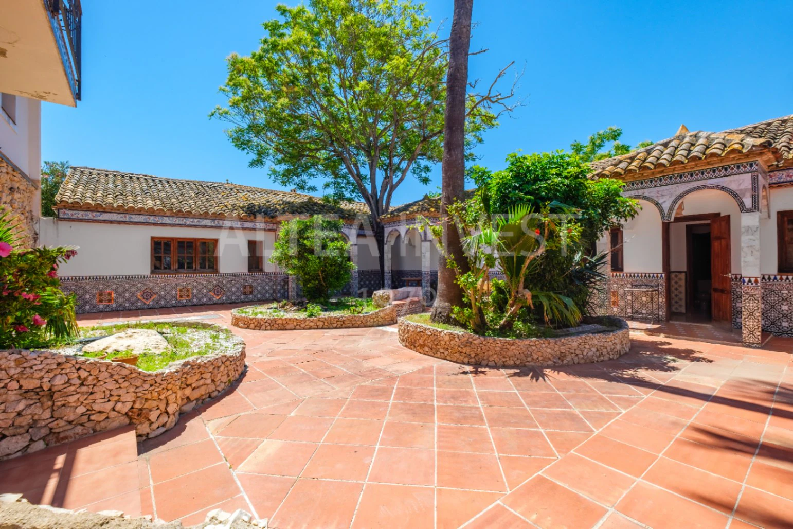 A Historic Gem with a Soul of Its Own – A Unique Investment in La Xara, Dénia
