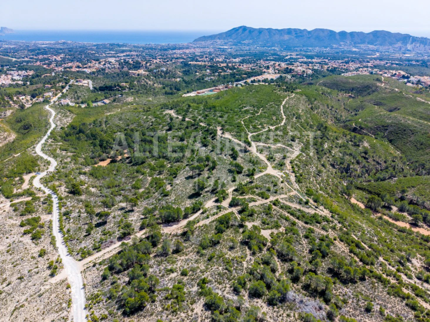Rustic property with open views of the sea and mountains in La Nucía