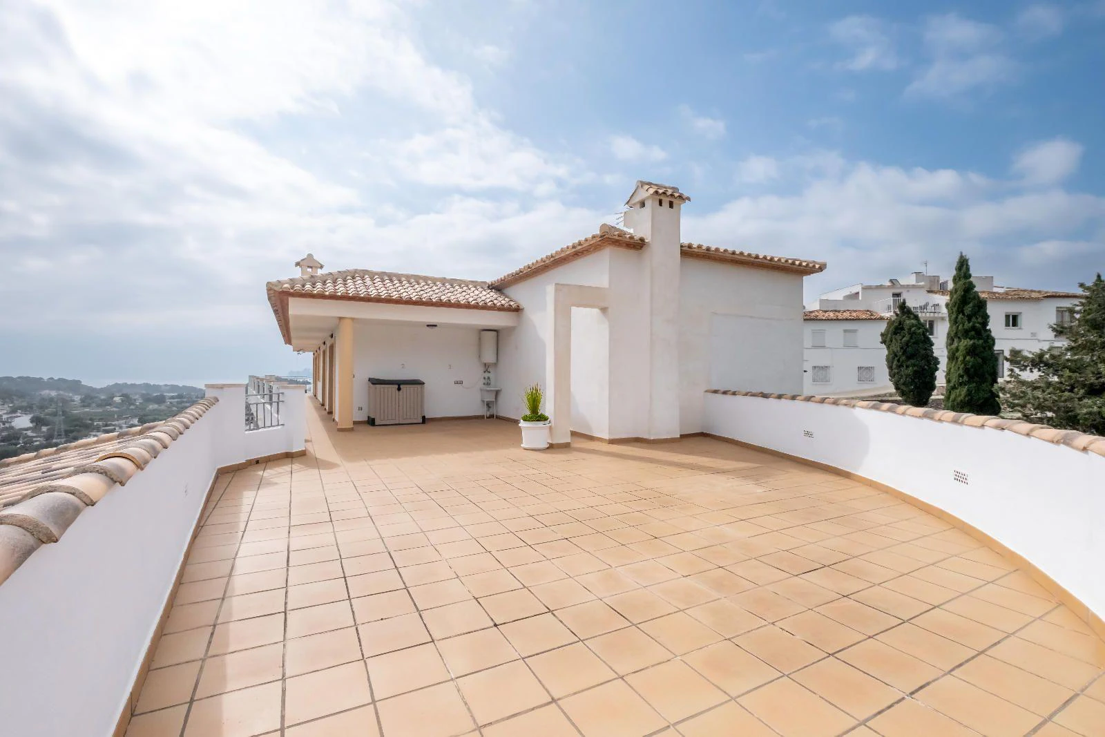 1376 - Penthouse with large terrace and panoramic views in the heart of Altea la Vella